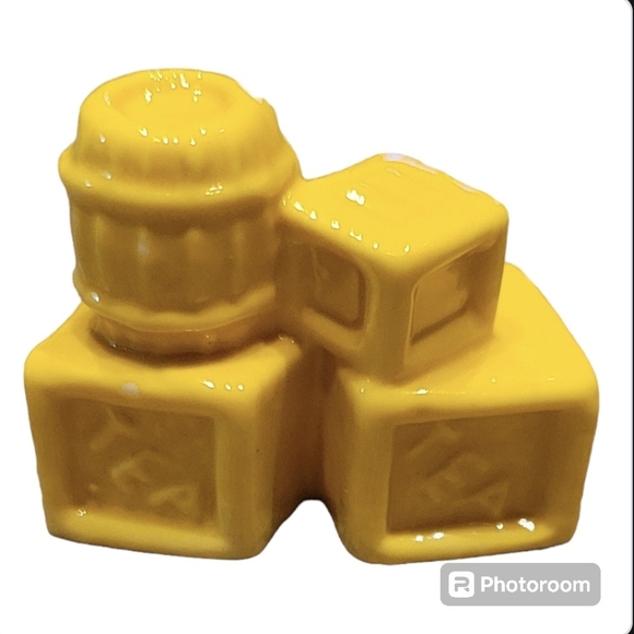 Wade Whimsie Boston Tea Party Figurine - Picture 1 of 4